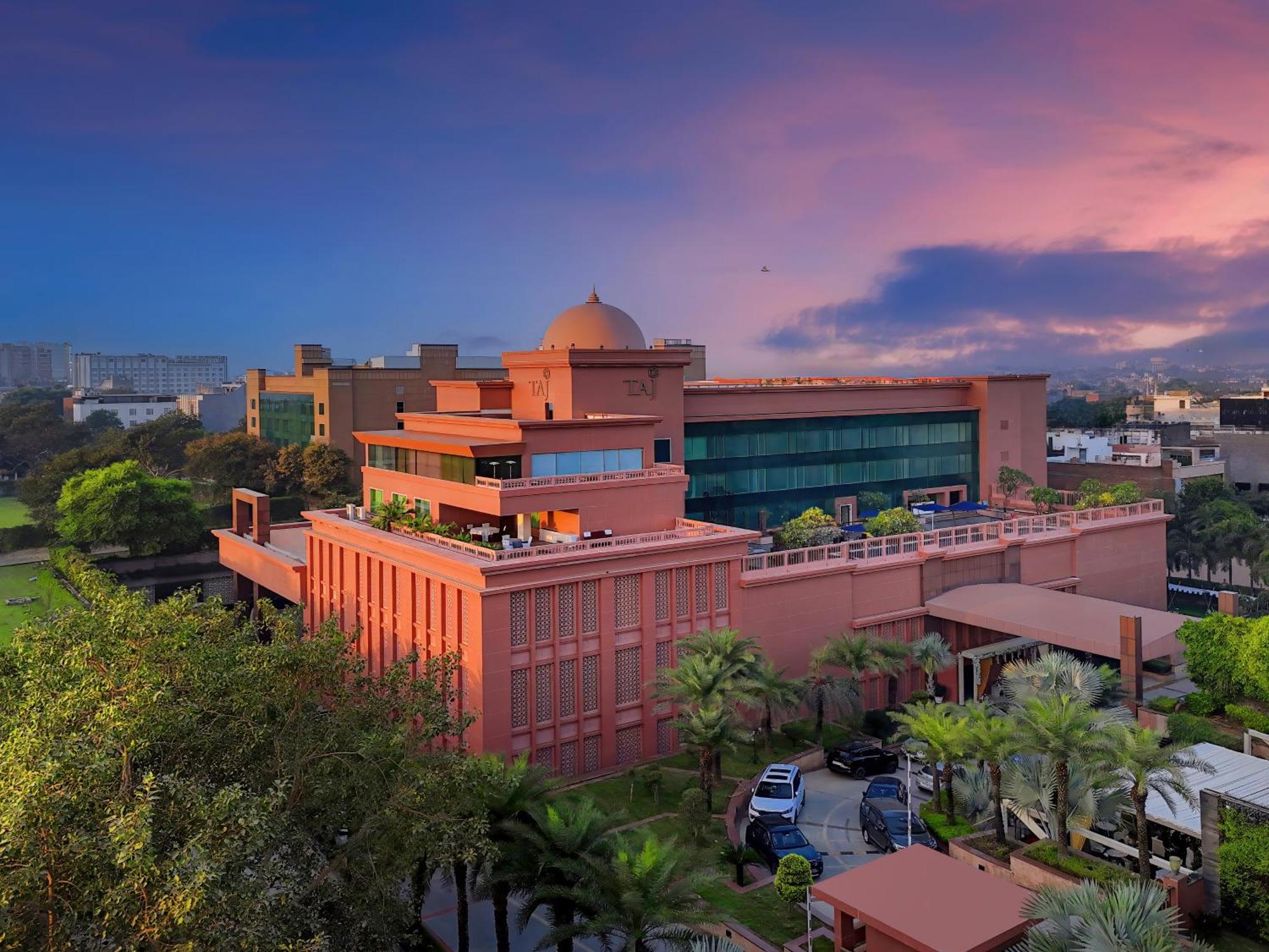 Taj Hotel & Convention Centre, Agra Агра Екстер'єр фото The University of Management Sciences